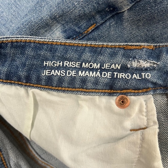 Wild Fable Distressed High Rise Mom Jeans Pants Denim ((size 4)) - Picture 8 of 9